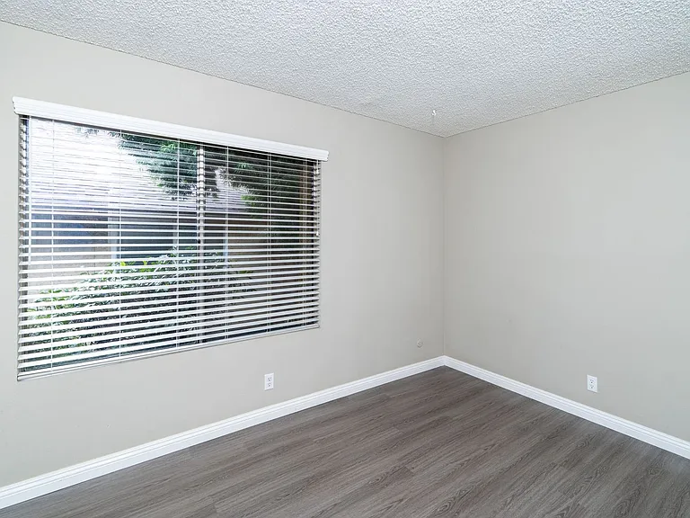 9605 Longden Ave — Photo 16