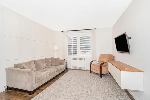 Sold by Re/Max In The City | media 33