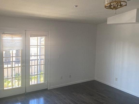 4th image of 325 Marble Arch Ave