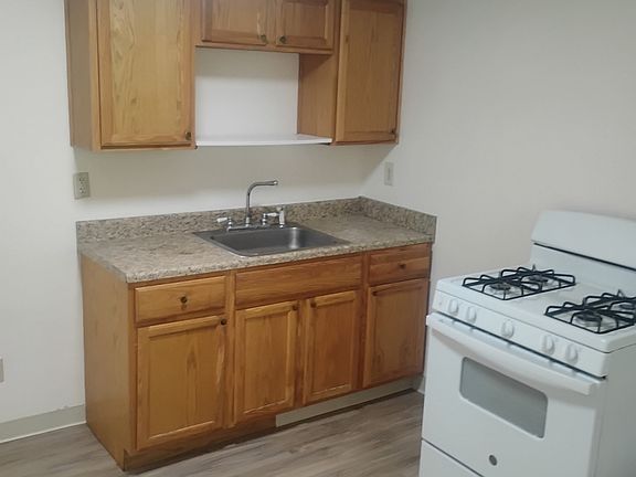 3rd image of 656 Glenwood Ave #2B