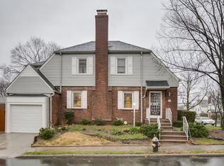 21215 56th Ave, Oakland Gardens, NY 11364