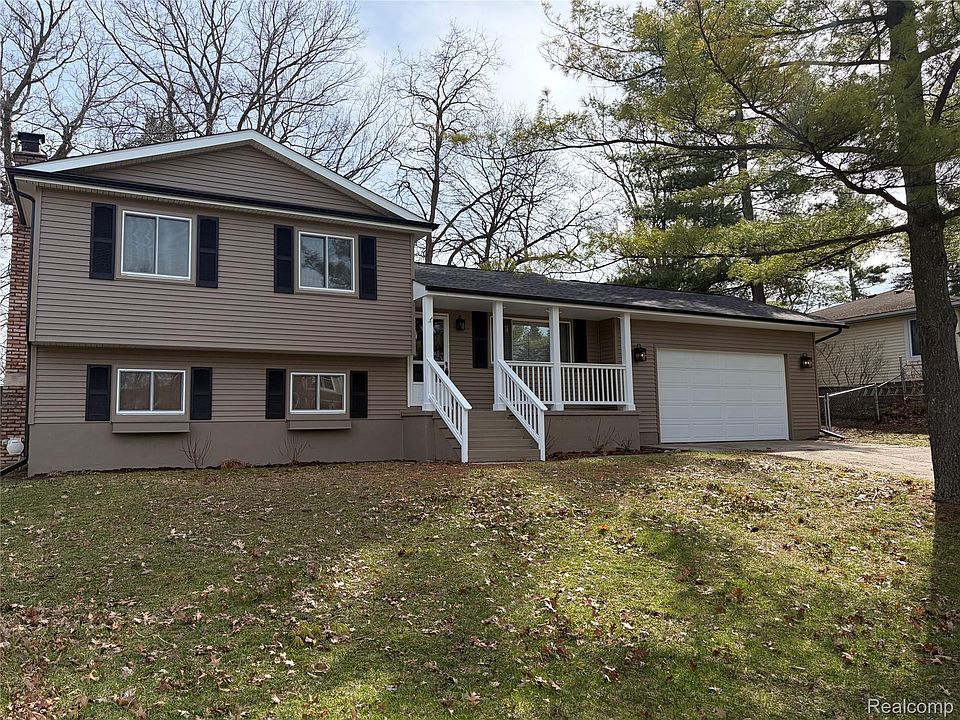 1st image of 970 Golfview Dr