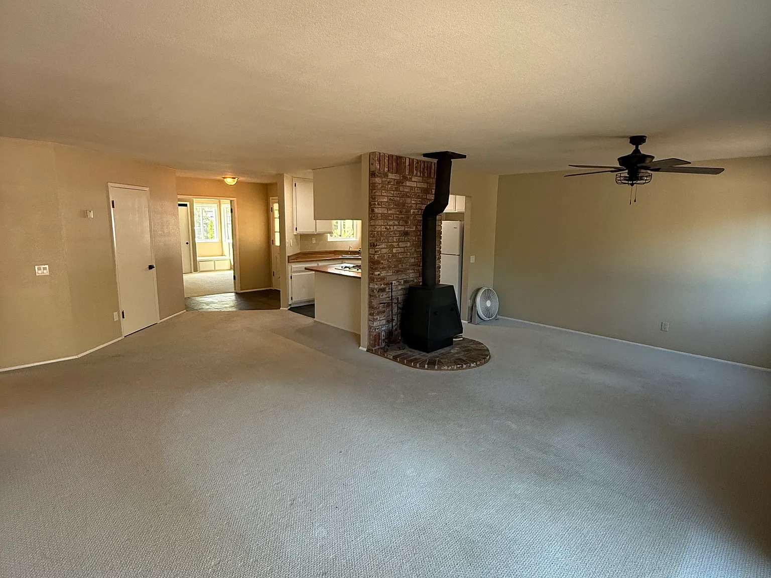 985 N Main Ave — Photo 4