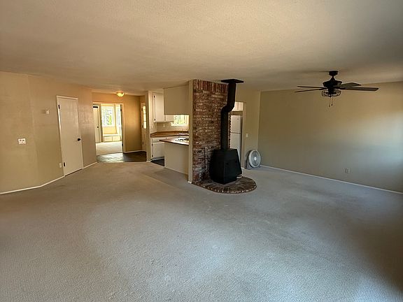 4th image of 985 N Main Ave