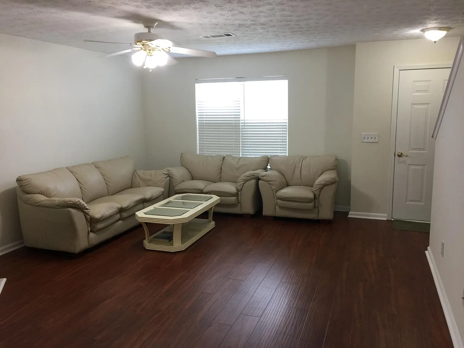4 bed, 2.5 bath, 1662 sqft, $2,100 — Photo 2
