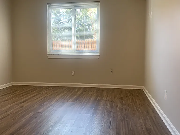 2070 Sherwood Ave #5 — Photo 6
