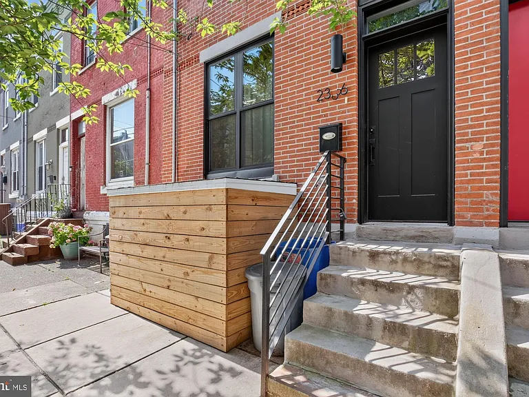 2336 W Thompson St — Photo 24