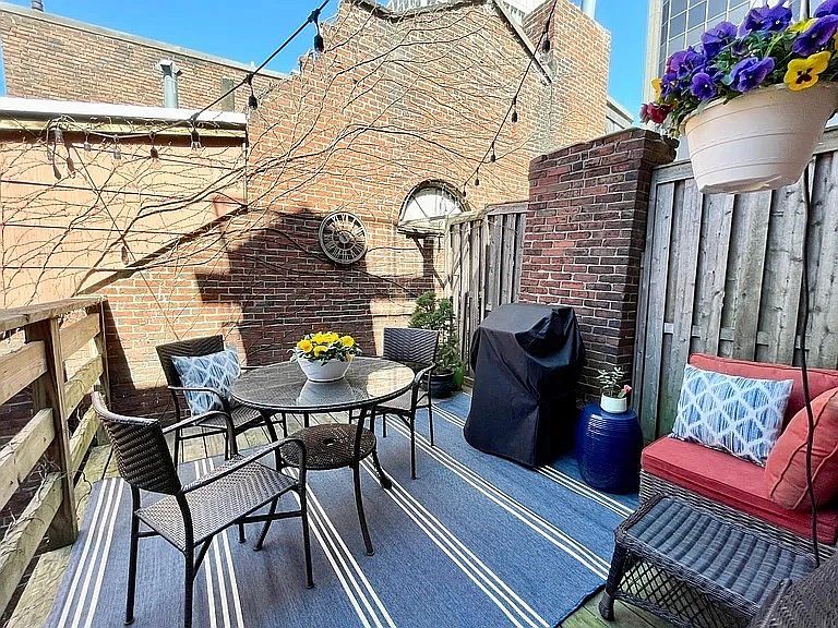 1st image of 4 Derne St APT 3