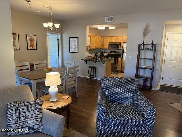 3 bed, 2.0 bath, 1268 sqft, $2,000 — Photo 2