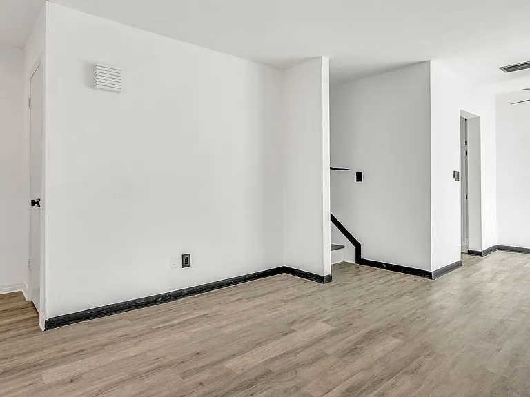 8800 Bardmoor Blvd #12 — Photo 6