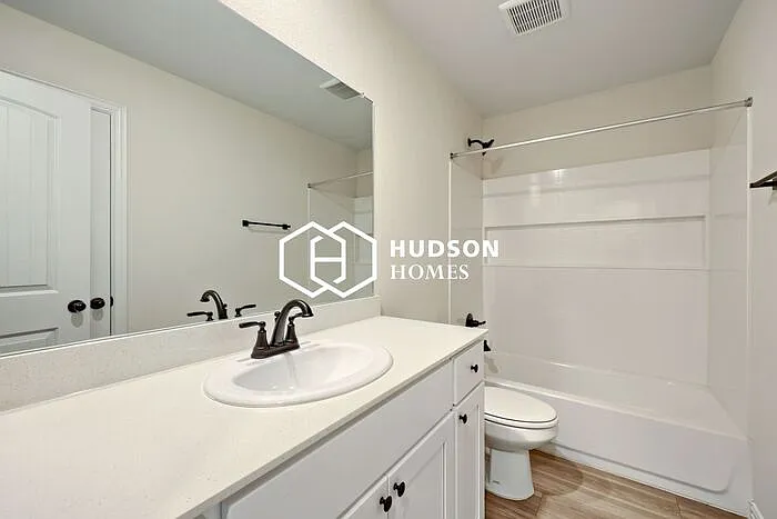 404 Rose Ave — Photo 10
