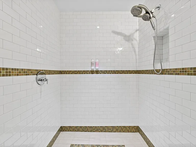459 W 44th St #A — Photo 42