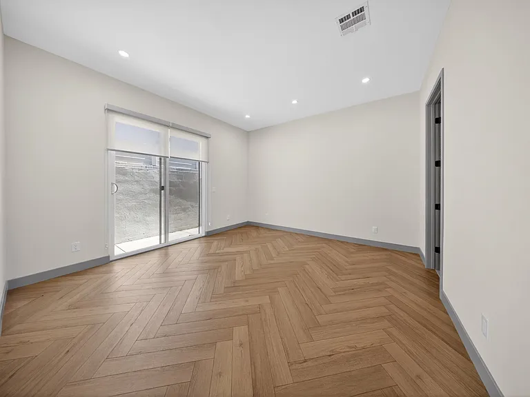 10843 Cantara St — Photo 18