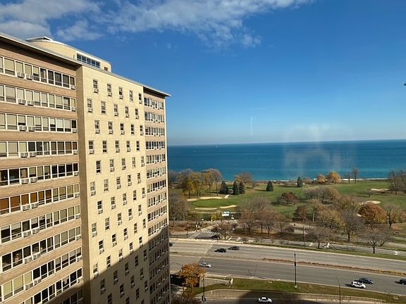 3rd image of 3950 N Lake Shore Dr APT 2017