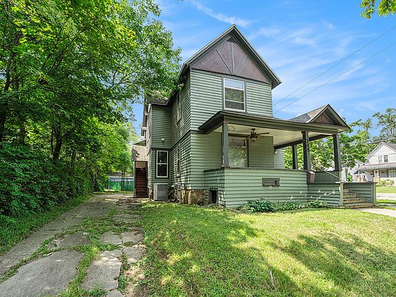 3rd image of 745 McCourtie St