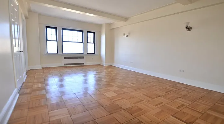 Rented by Manhattan Realty Group | media 4