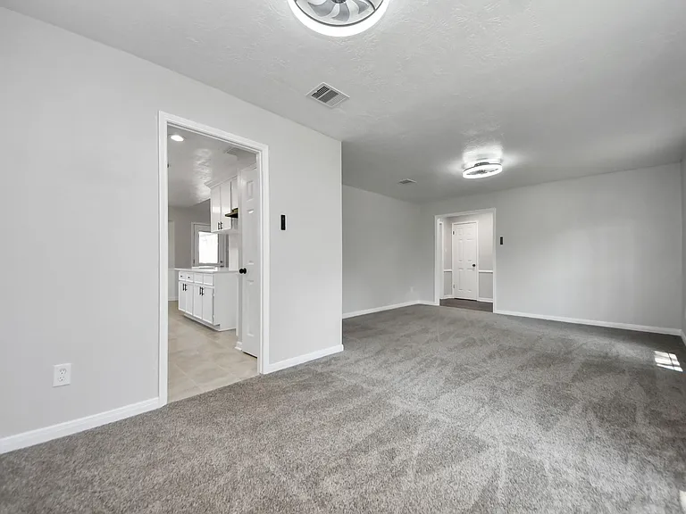 10602 Raydell Dr — Photo 6
