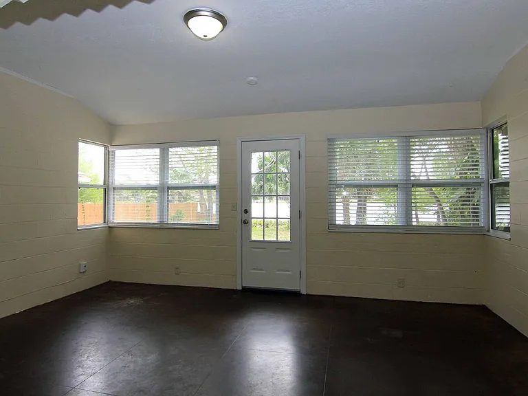 1433 Cardinal Rd — Photo 6