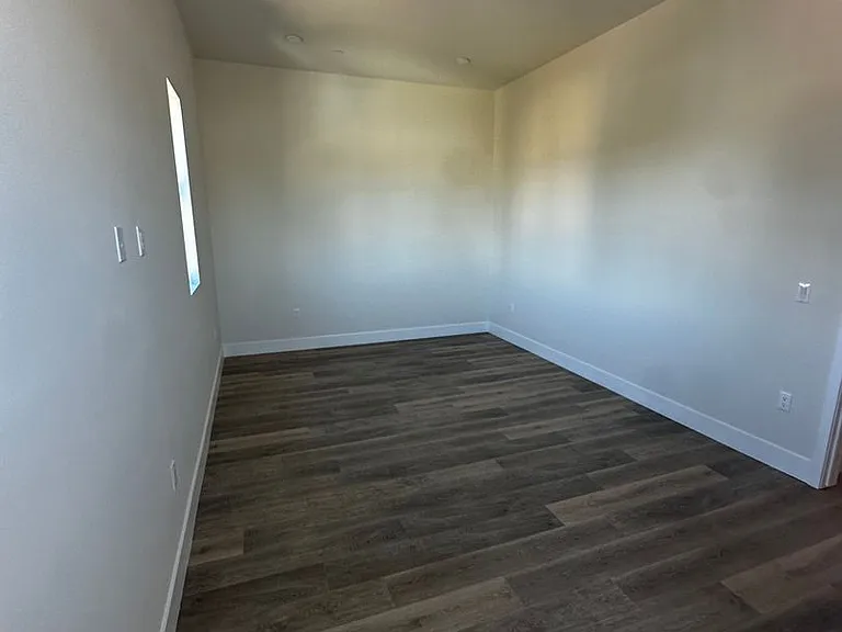 1015 W 21st St — Photo 8