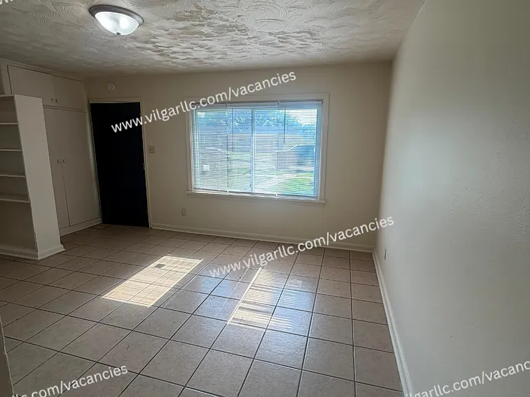 727 Mount St — Photo 12