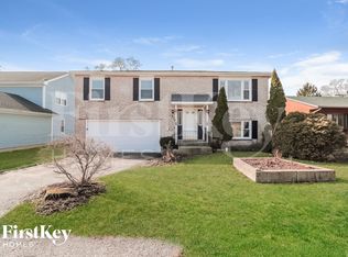 612 E Bonner Rd, Wauconda, IL 60084