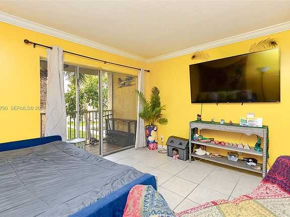 4th image of 1428 SE 4th Ave APT 240
