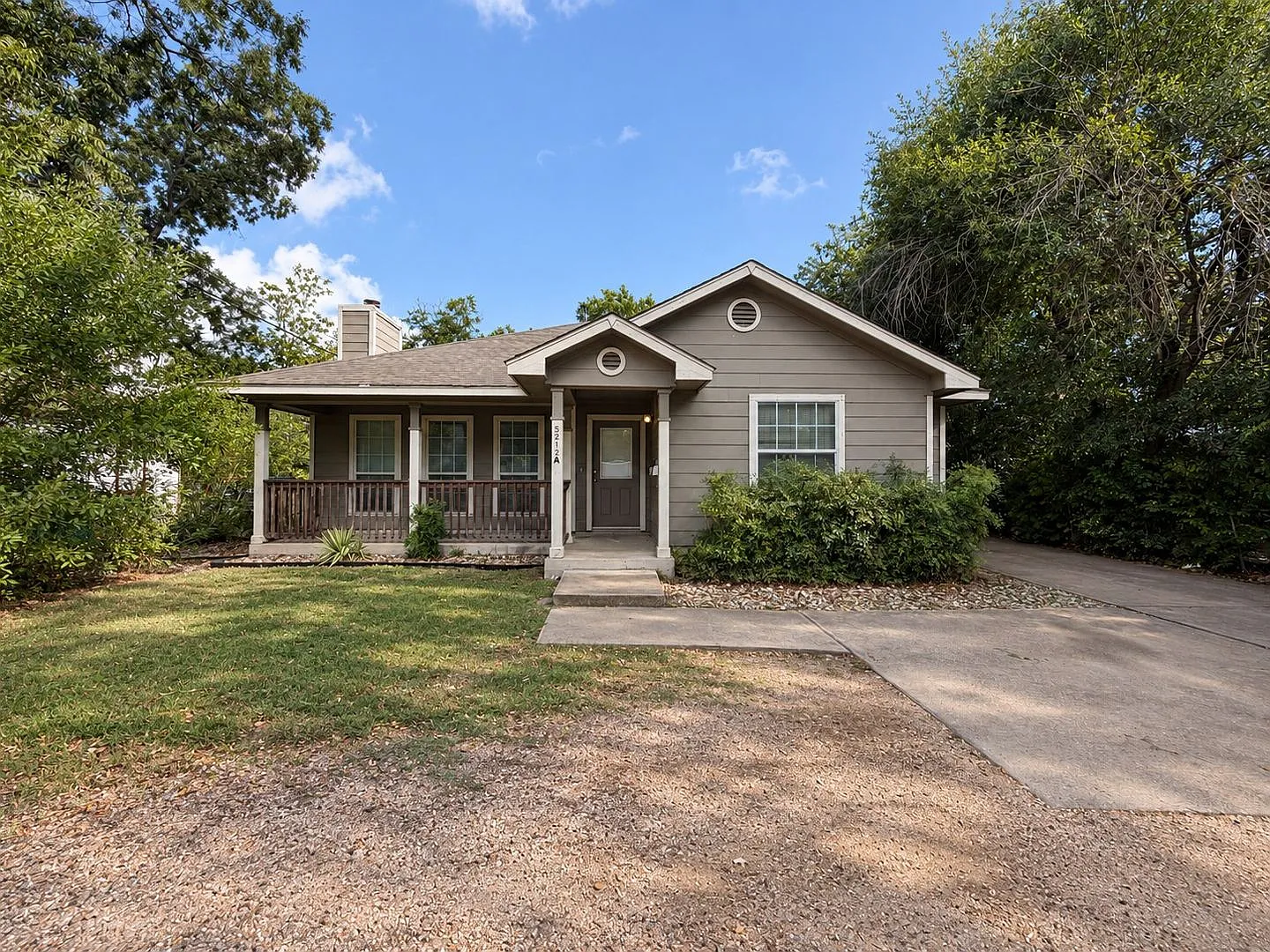 4/2 House - North Campus - Includes 2 car garage — Photo 2