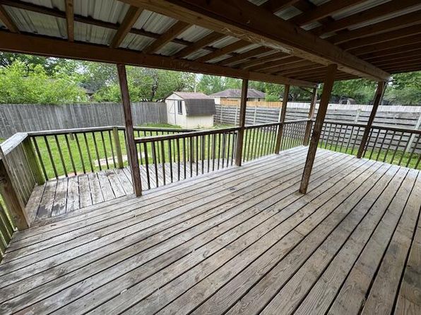 3820 S Virginia Place, Springfield, MO 65807