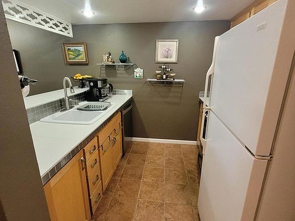 5th image of 865 S B St APT J2