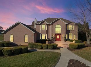 2855 Thorn Dr, Carleton, MI