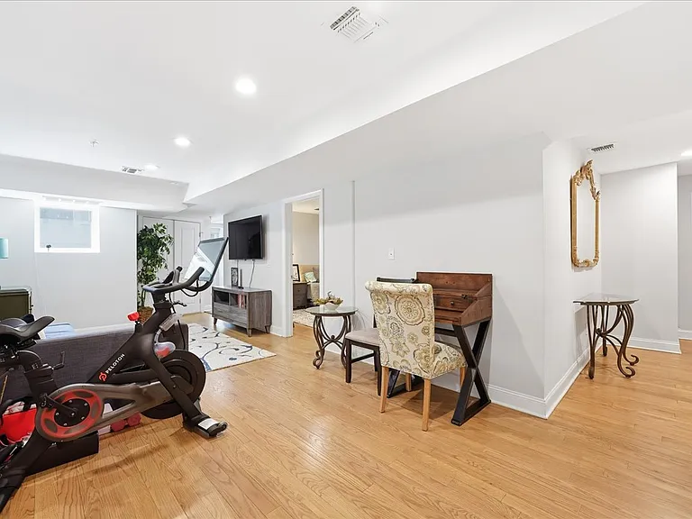 41 Bentley Ave #1 — Photo 31
