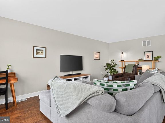5th image of 220 Buckley Dr