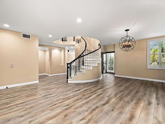 4th image of 38 Tessera Ave