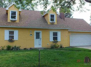 8939 Tanglewood Rd, Temperance, MI 48182