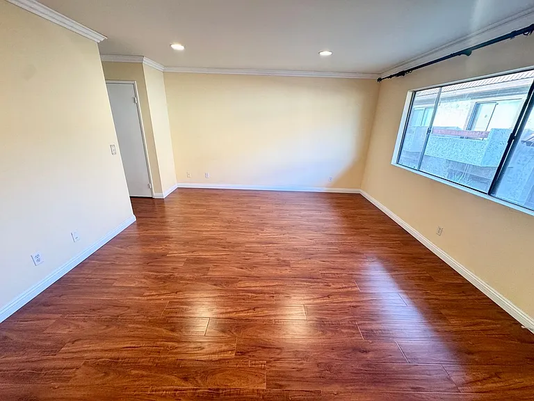 196 N Marguerita Ave — Photo 9