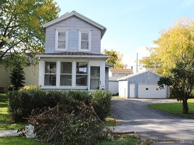 227 Lillian Ave photo 1
