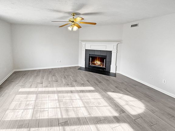 3rd image of 1531 Middleborough Ct
