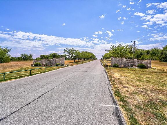 5th image of 7037 Indian Oak Cir