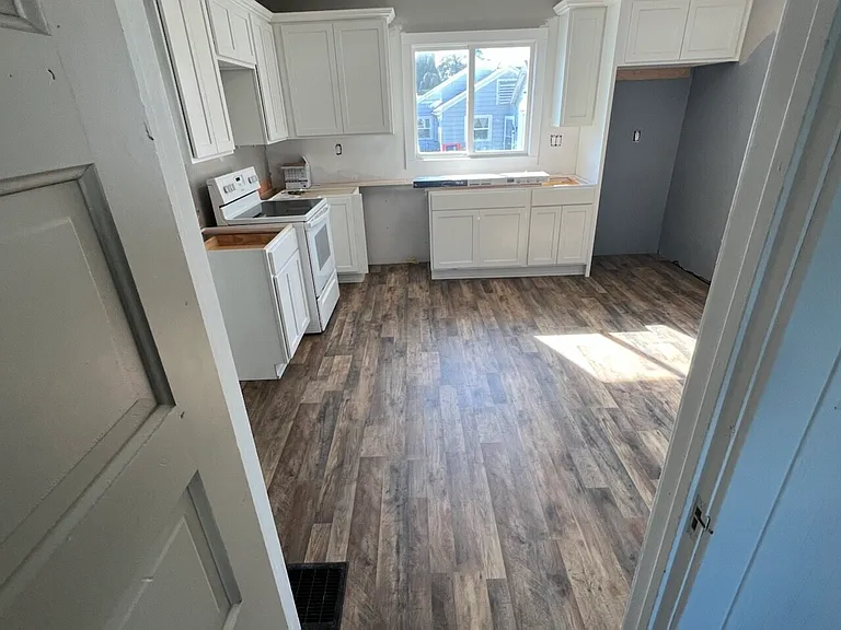 404 Osborn Ave — Photo 6