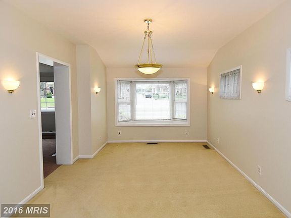 3rd image of 219 S Lee St