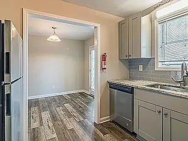1352 N Hampton Rd — Photo 11