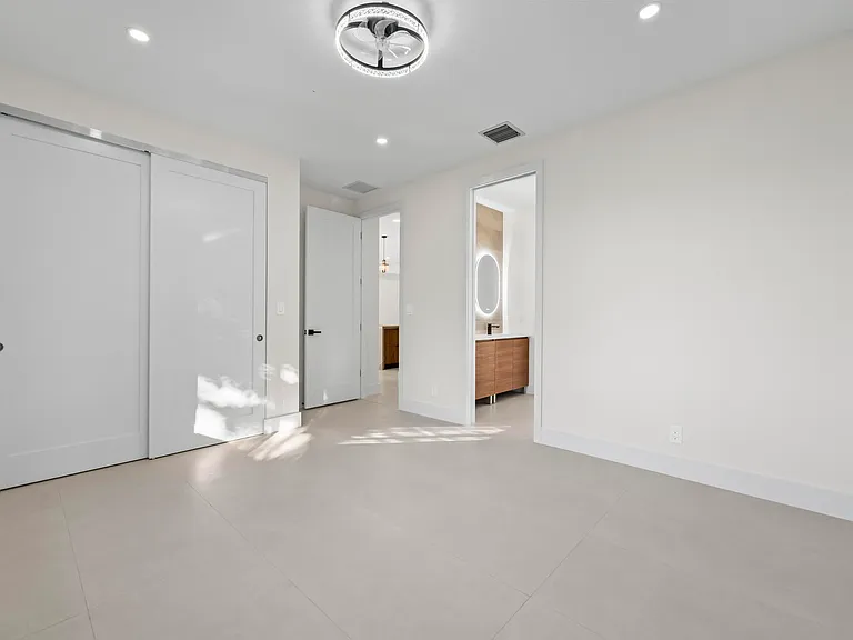 621 NW 42nd Ave — Photo 29