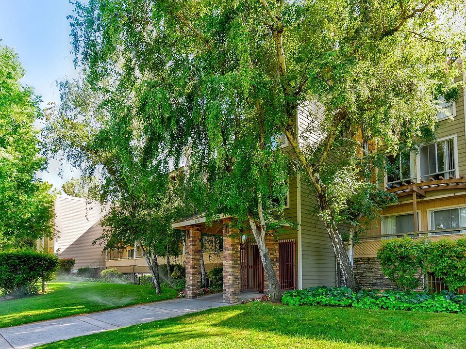 1st image of 2076 Lucretia Ave
