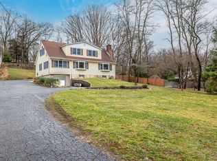 223 Bread And Cheese Hollow Road, Northport, NY 11768