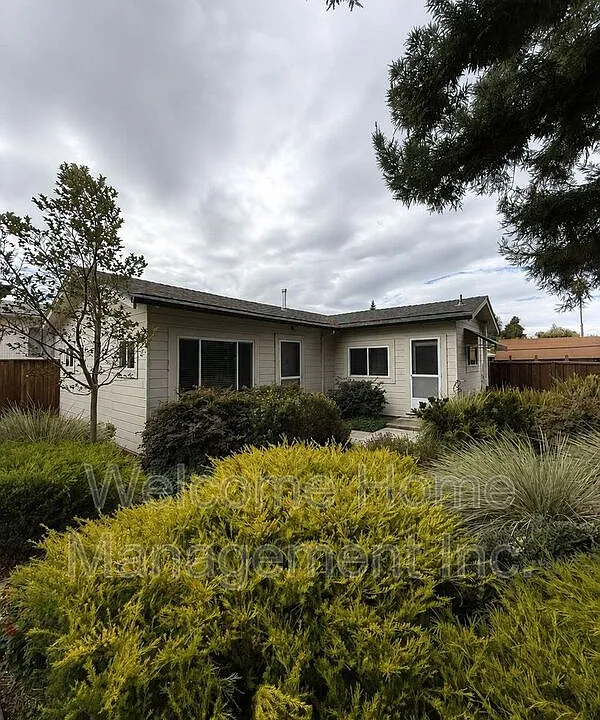 477 Grove Way