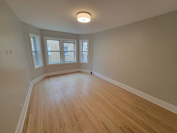 2nd image of 6430 N Richmond St #2W