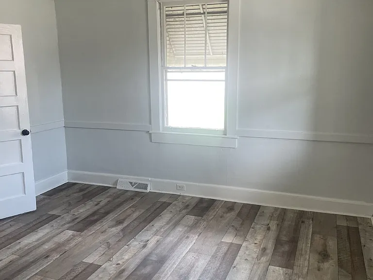 276 Finley St — Photo 9