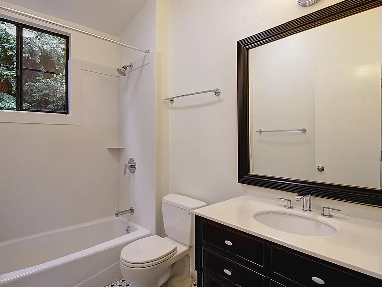 1624 Bath St #B — Photo 14