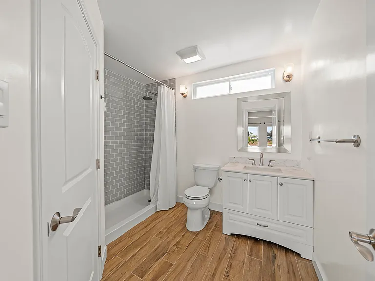 6364 Osler St — Photo 24