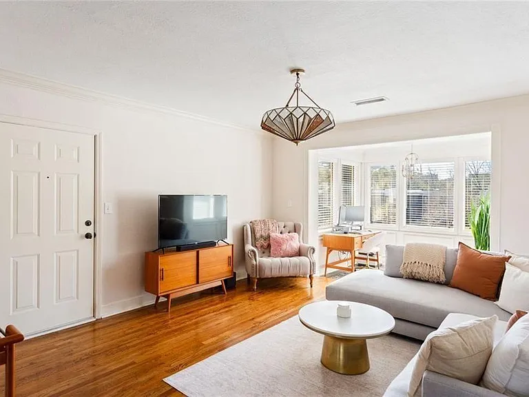 115 Peachtree Memorial Dr NW #C3 — Photo 8